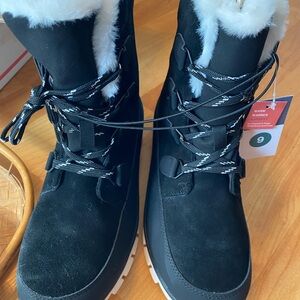 Universal Thread Black Winter Lace-Up Boots with White Faux-Fur Collar